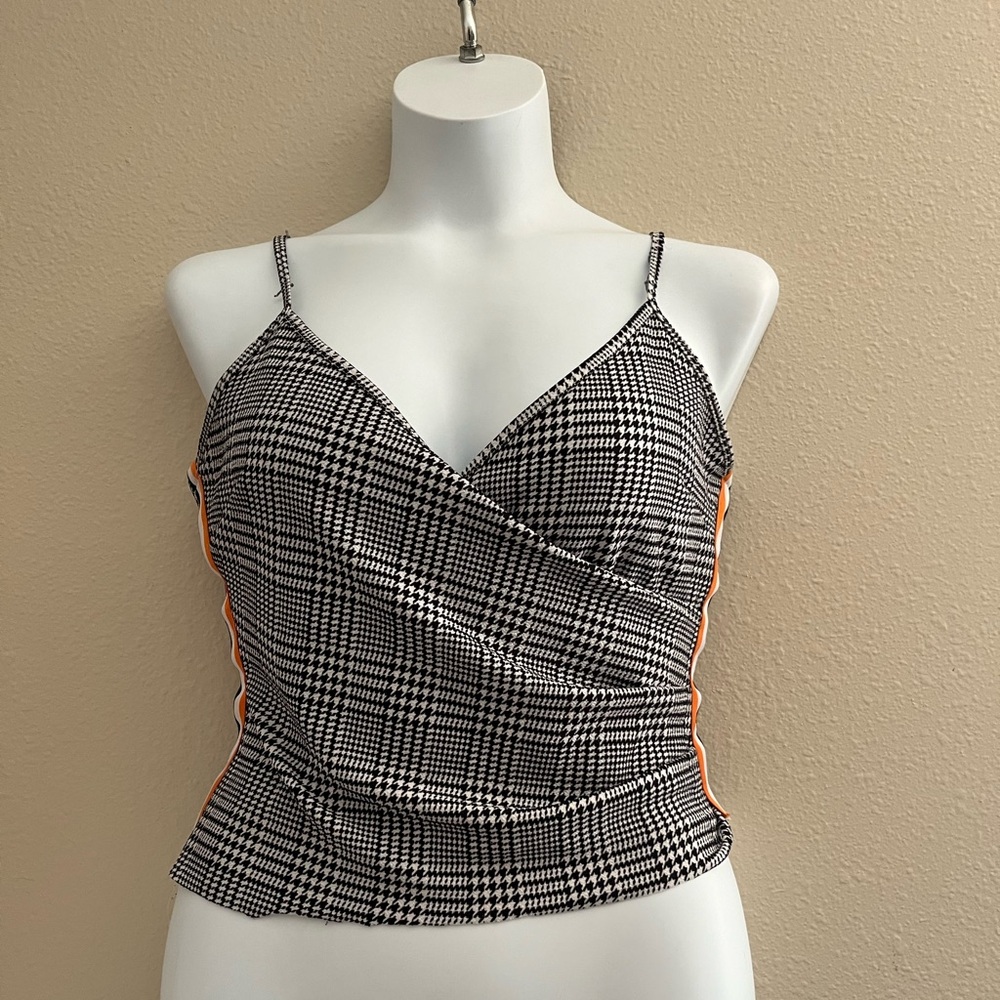 Black and white cropped top